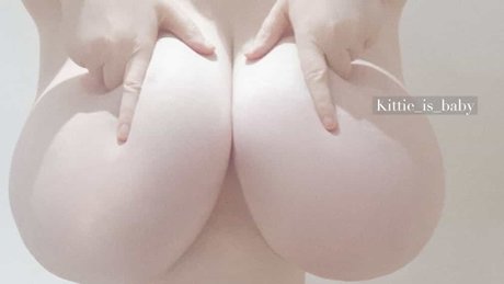 Nacktes geleaktes OnlyFans-Foto von Kittie Is Baby