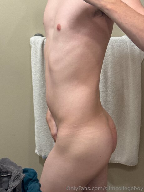 Nacktes geleaktes OnlyFans-Foto von Slimcollegeboy