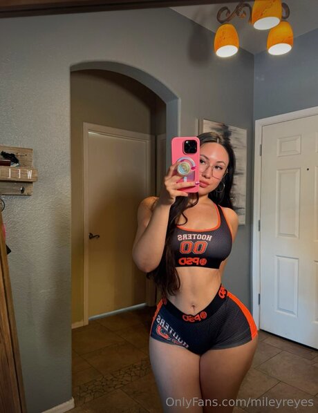 Nacktes geleaktes OnlyFans-Foto von Mileyreyes