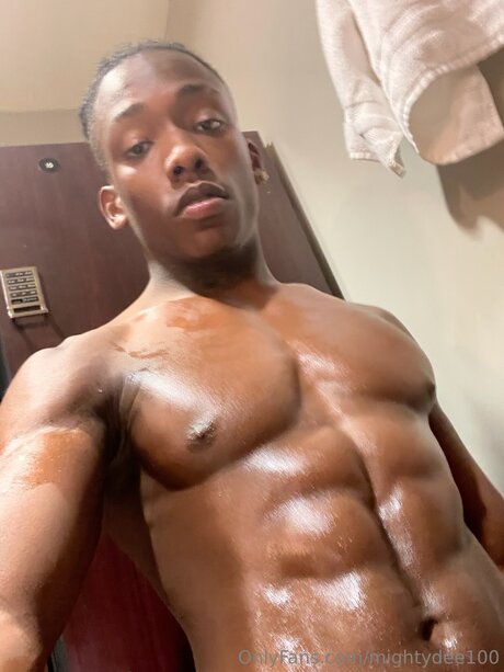Nacktes geleaktes OnlyFans-Foto von Mightydee100
