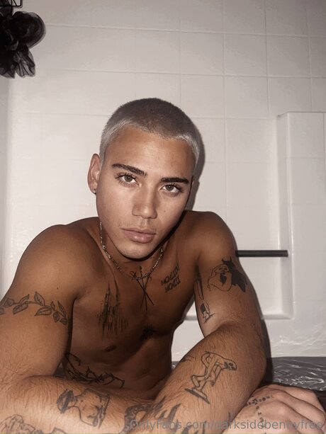 Nacktes geleaktes OnlyFans-Foto von Darksidebennyfree