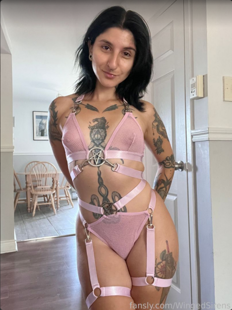 Nacktes geleaktes OnlyFans-Foto von Winged Sirens
