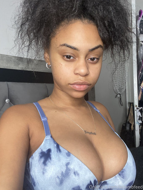Nacktes geleaktes OnlyFans-Foto von Kayla Le Bomb