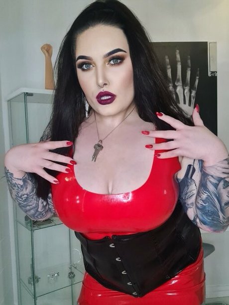 Nacktes geleaktes OnlyFans-Foto von Mistress Karino
