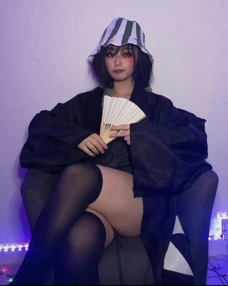 Mooncak eva
