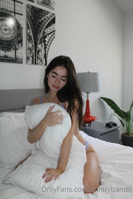 Nacktes geleaktes OnlyFans-Foto von Trinity Bandit