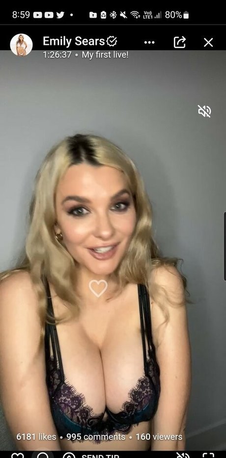 Nacktes geleaktes OnlyFans-Foto von Emily Sears