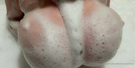 Nacktes geleaktes OnlyFans-Foto von Ztrawberryswisher