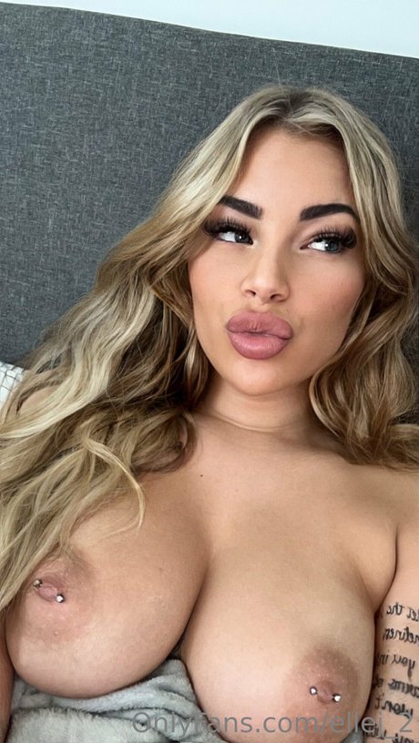Nacktes geleaktes OnlyFans-Foto von Lana James
