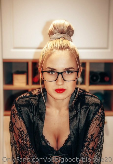 Bigbootyblondie