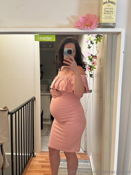Dellacarolyn