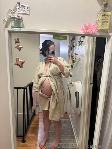 Dellacarolyn