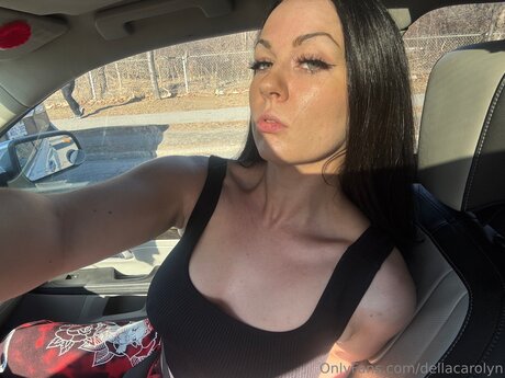 Dellacarolyn