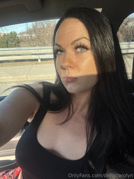 Dellacarolyn