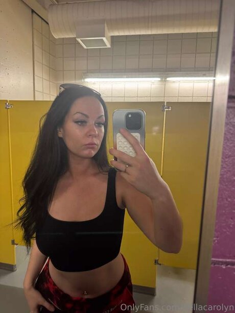 Dellacarolyn