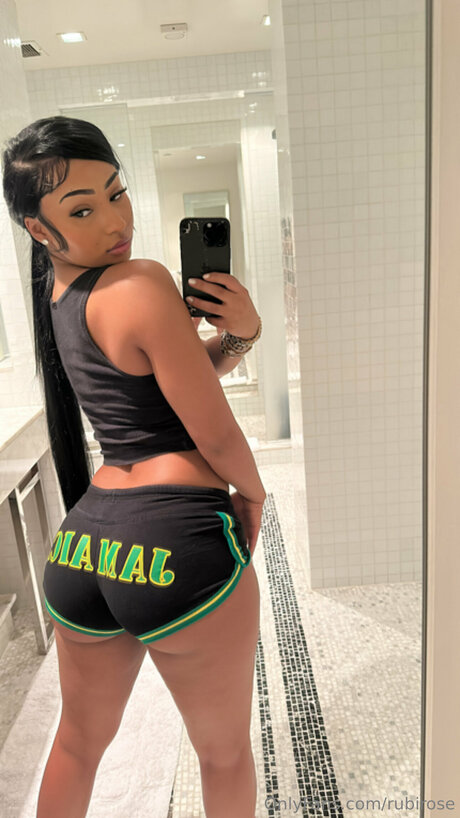 Nacktes geleaktes OnlyFans-Foto von Rubirose