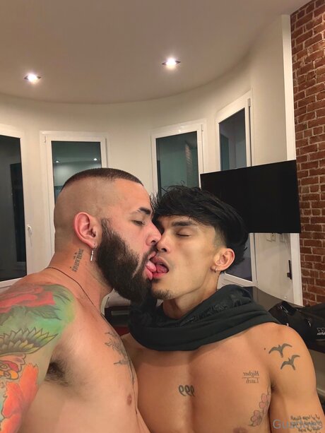 Nacktes geleaktes OnlyFans-Foto von Guzdoes