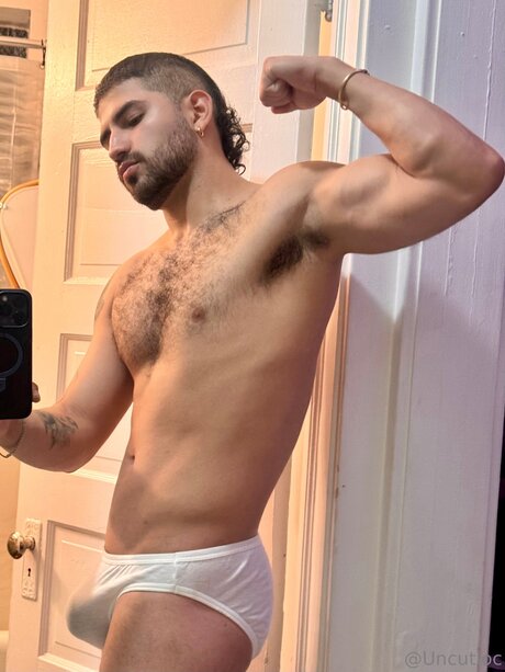 Nacktes geleaktes OnlyFans-Foto von Uncutloc