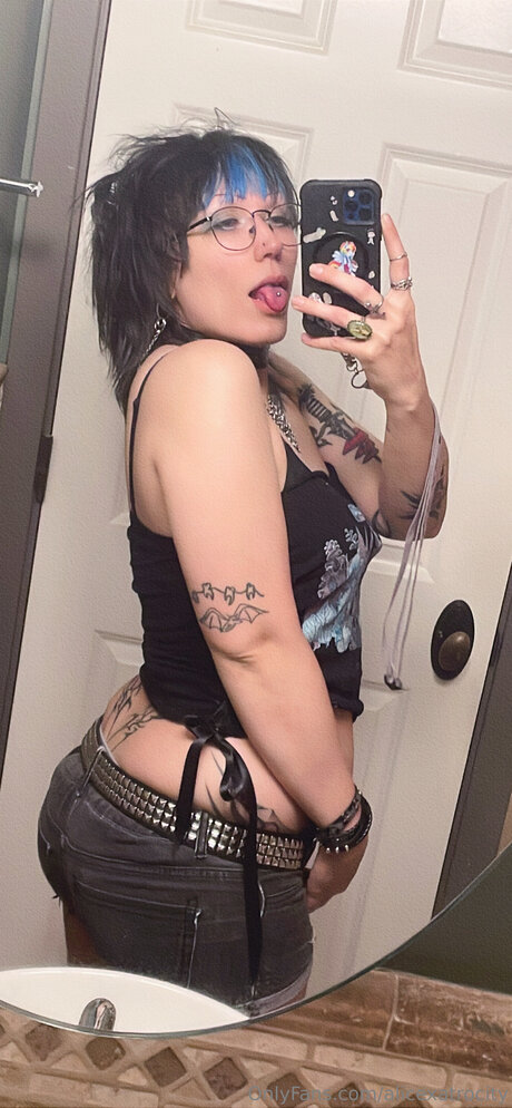 Nacktes geleaktes OnlyFans-Foto von Alicexatrocity