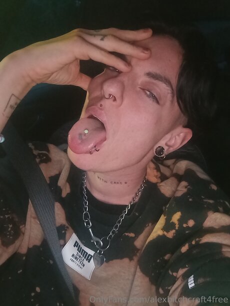 Nacktes geleaktes OnlyFans-Foto von Alexbitchcraft4free