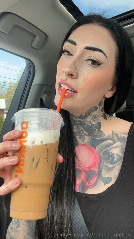 Nacktes geleaktes OnlyFans-Foto von Zombae Undead