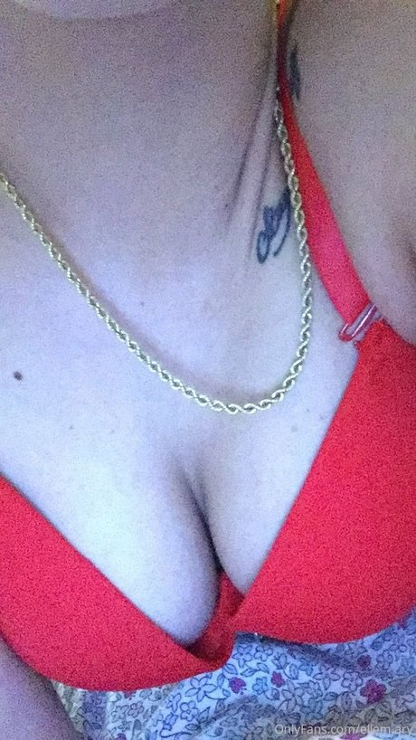 Nacktes geleaktes OnlyFans-Foto von Ellem Ary