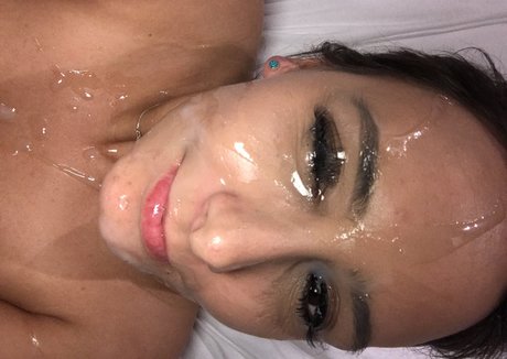 Nacktes geleaktes OnlyFans-Foto von Mariah Leonne