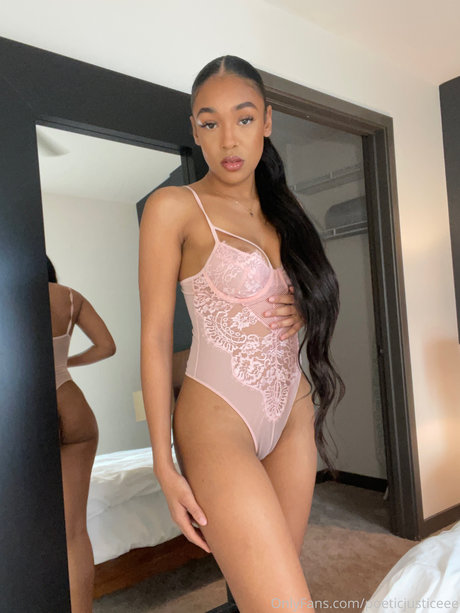 Nacktes geleaktes OnlyFans-Foto von Yara