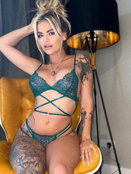 Nacktes geleaktes OnlyFans-Foto von Bella Cox