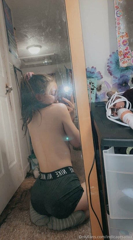 Nacktes geleaktes OnlyFans-Foto von Indicaorsativa