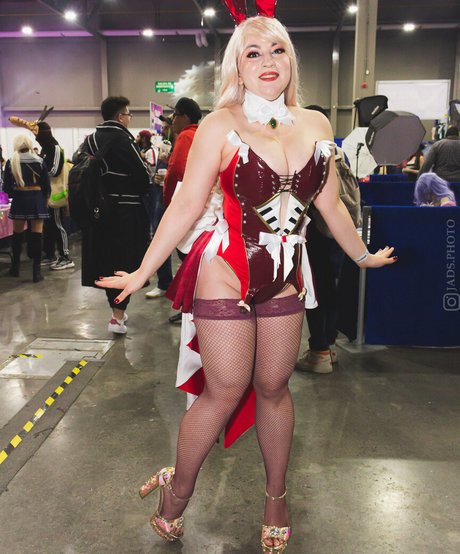Zoe Volf Cosplay
