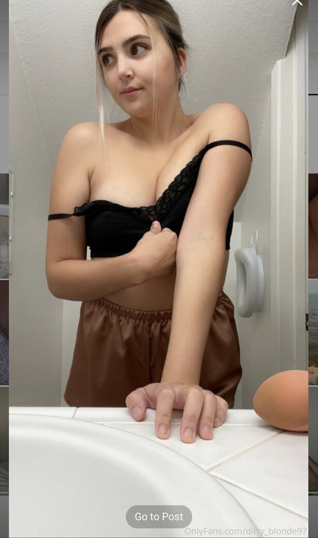 Nacktes geleaktes OnlyFans-Foto von Zoe Nicole