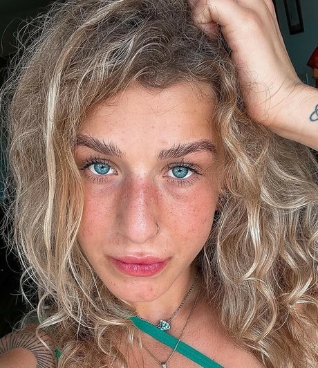 Nacktes geleaktes OnlyFans-Foto von Zoe Elise Freedman