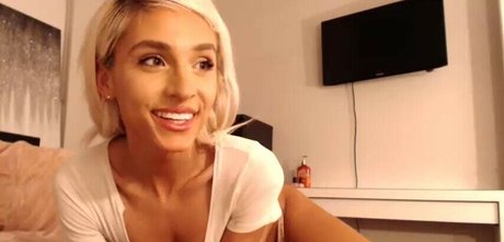 Nacktes geleaktes OnlyFans-Foto von Zoe Carter