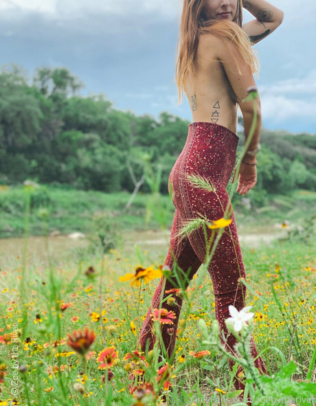 Nacktes geleaktes OnlyFans-Foto von Zoebytheriverfree