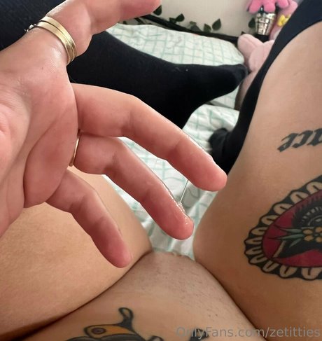 Nacktes geleaktes OnlyFans-Foto von Zetitties