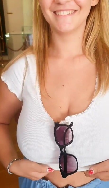 Nacktes geleaktes OnlyFans-Foto von Pola Rainbow