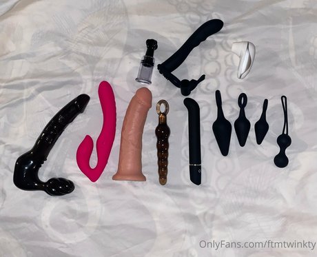 Nacktes geleaktes OnlyFans-Foto von Ftmtwinkty