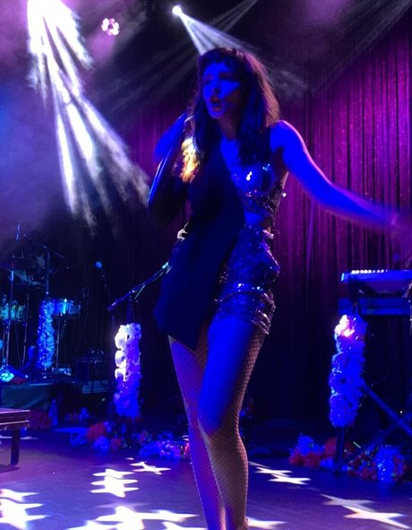 Nacktes geleaktes OnlyFans-Foto von Lauren Mayberry