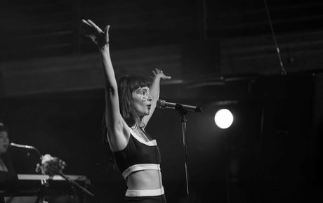 Nacktes geleaktes OnlyFans-Foto von Lauren Mayberry