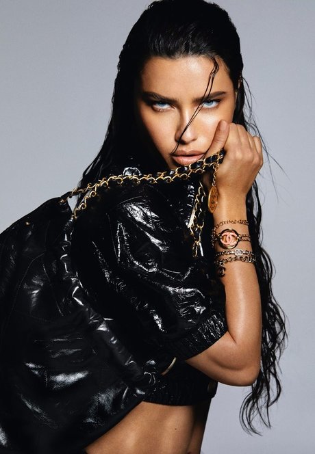 Nacktes geleaktes OnlyFans-Foto von Adriana Lima