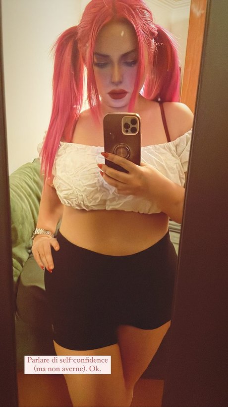 Nacktes geleaktes OnlyFans-Foto von Red Lilium