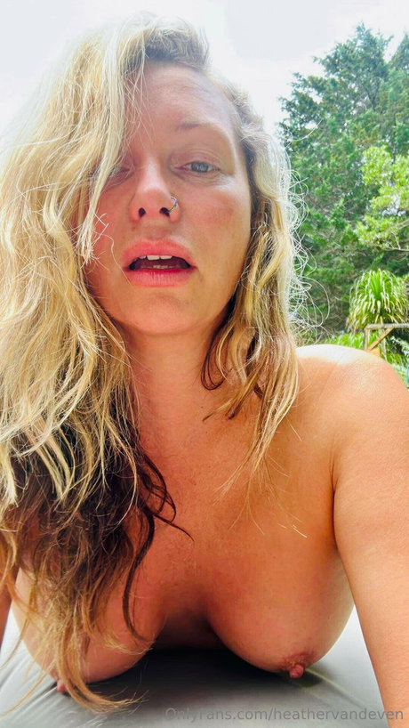 Nacktes geleaktes OnlyFans-Foto von Heather Vandeven