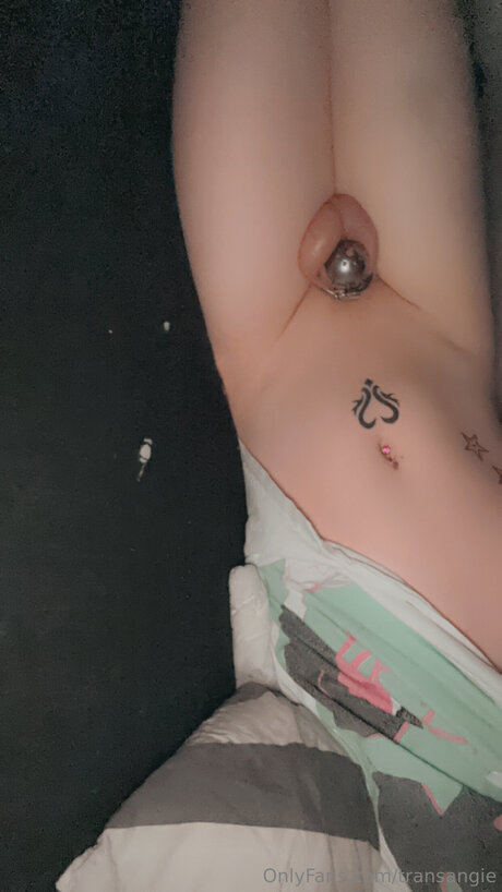 Nacktes geleaktes OnlyFans-Foto von Transangie
