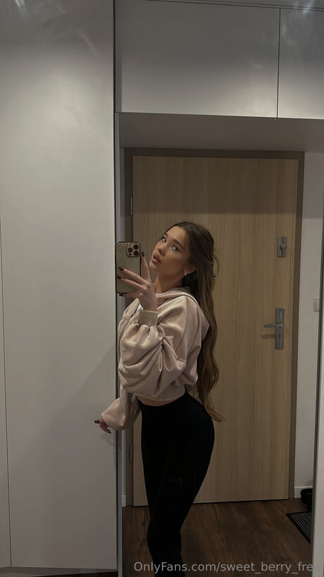 Nacktes geleaktes OnlyFans-Foto von Sweet Berry Free