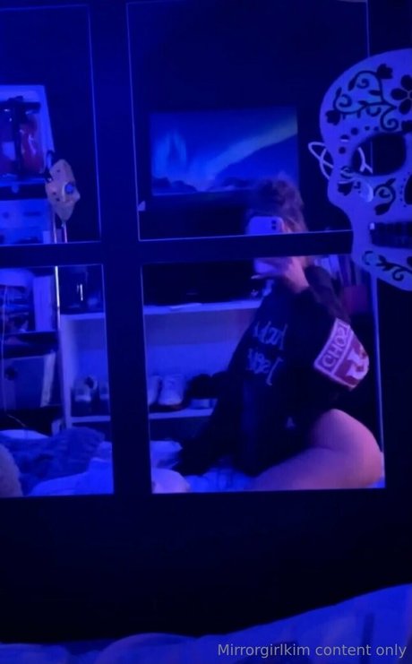Nacktes geleaktes OnlyFans-Foto von Mirrorgirlkim