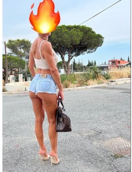 Hotwives XXX