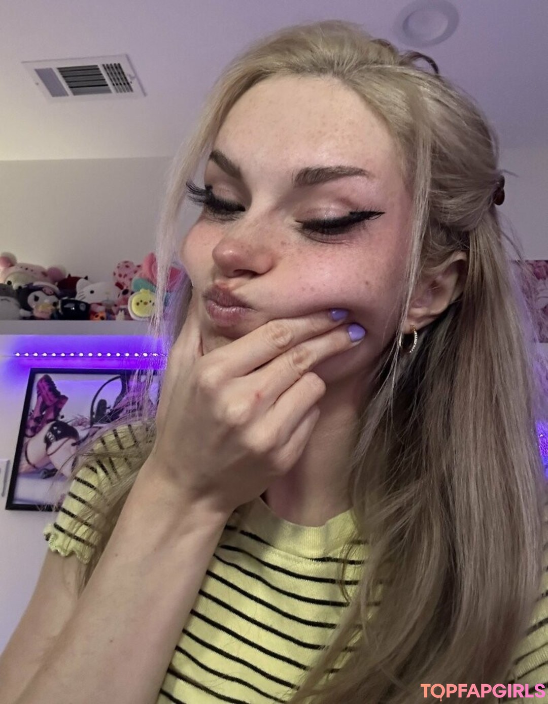 Nacktes geleaktes OnlyFans-Foto von Busy B Asmr #1422