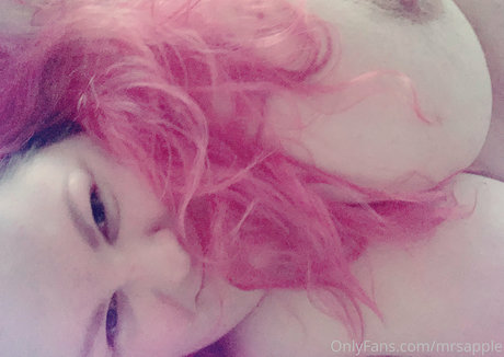 Nacktes geleaktes OnlyFans-Foto von Mrsapple
