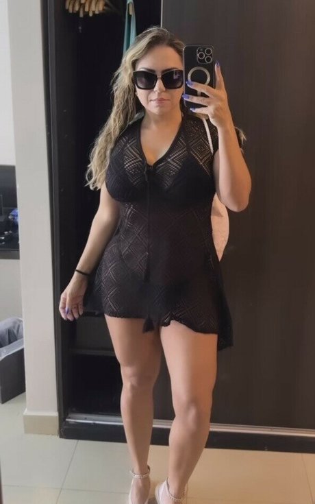 Nacktes geleaktes OnlyFans-Foto von Tati Cariani